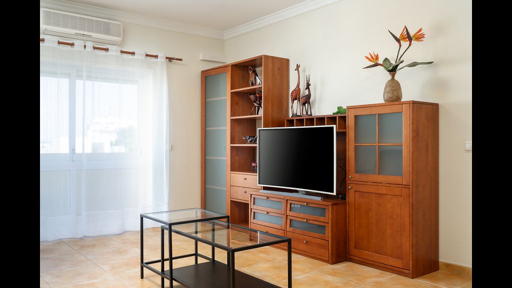 Comfy 4BDR Apartment in Portimão by LovelyStay