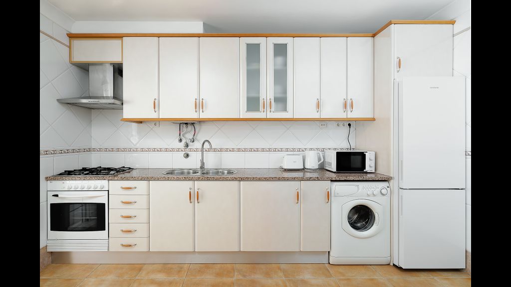 Comfy 4BDR Apartment in Portimão by LovelyStay
