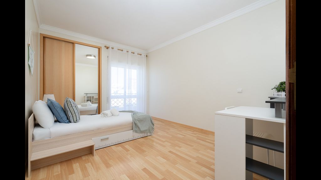 Comfy 4BDR Apartment in Portimão by LovelyStay