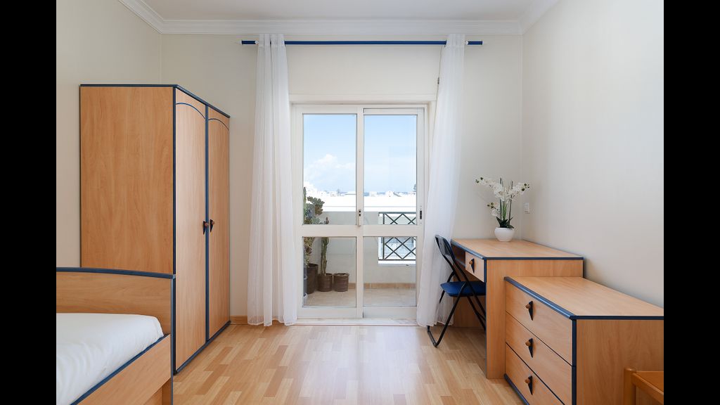 Comfy 4BDR Apartment in Portimão by LovelyStay