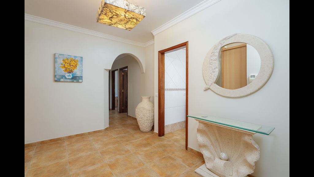 Comfy 4BDR Apartment in Portimão by LovelyStay