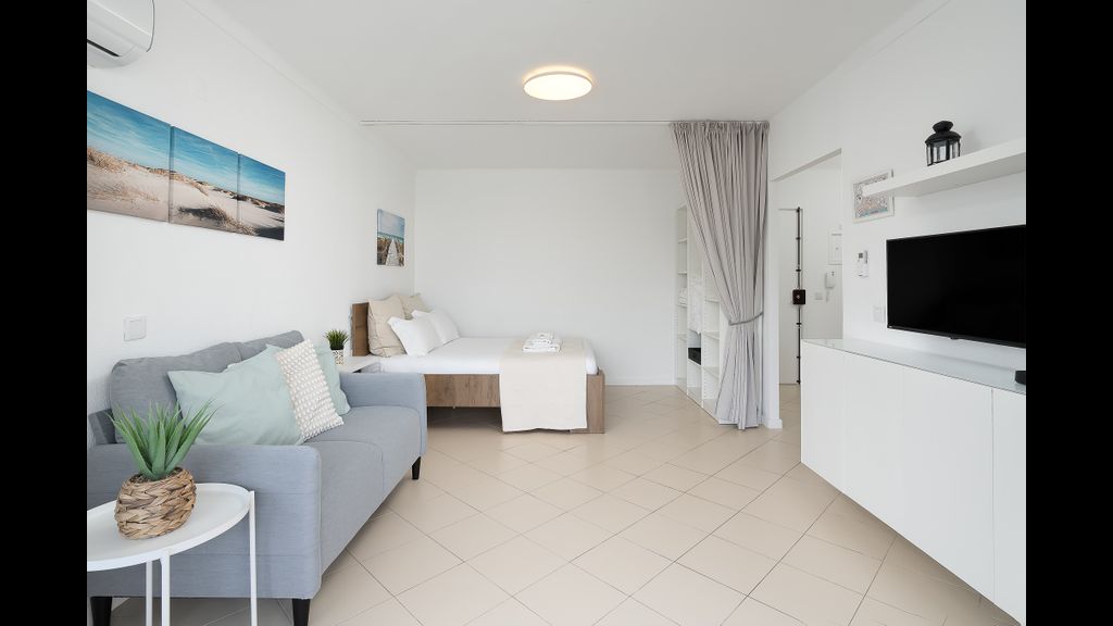 Sunny Studio W/ Balcony in Portimão by LovelyStay