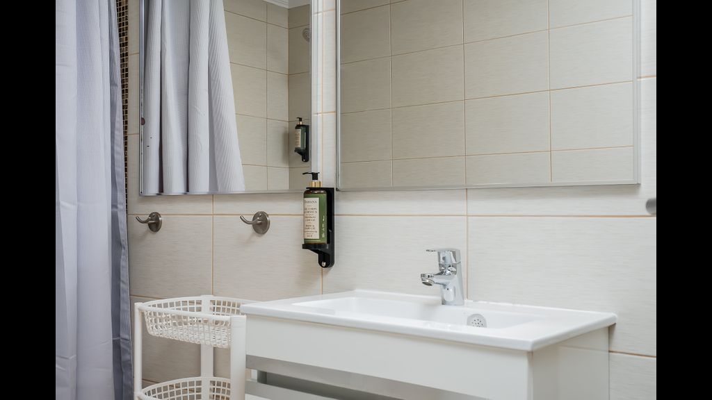Sunny Studio W/ Balcony in Portimão by LovelyStay