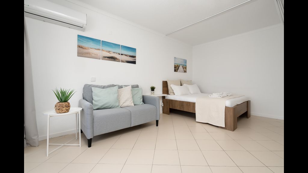 Sunny Studio W/ Balcony in Portimão by LovelyStay