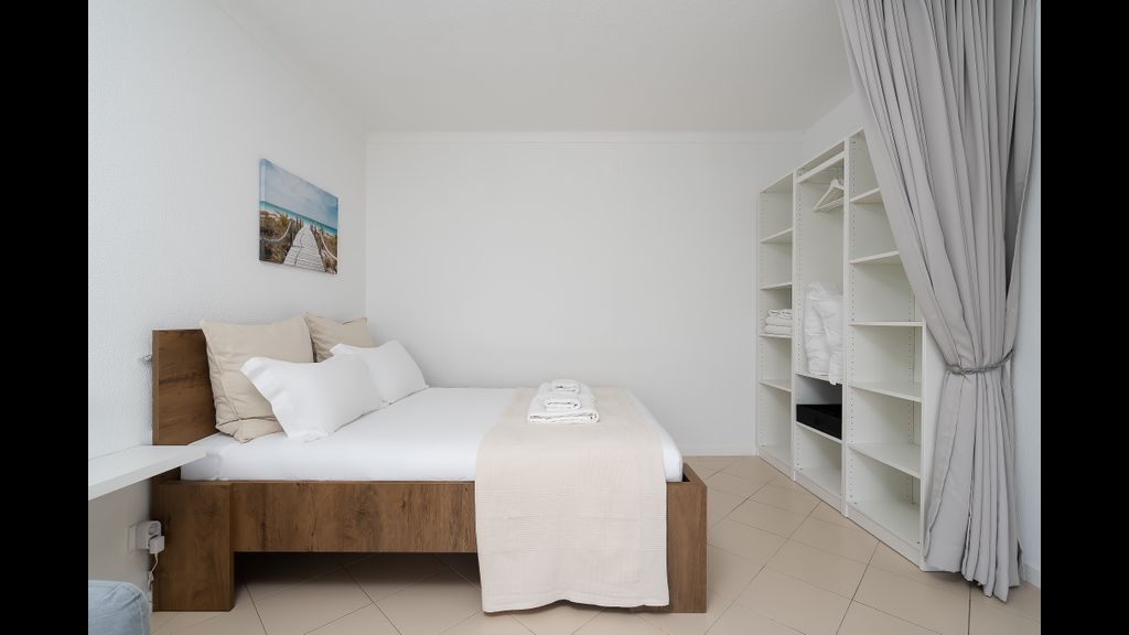 Sunny Studio W/ Balcony in Portimão by LovelyStay