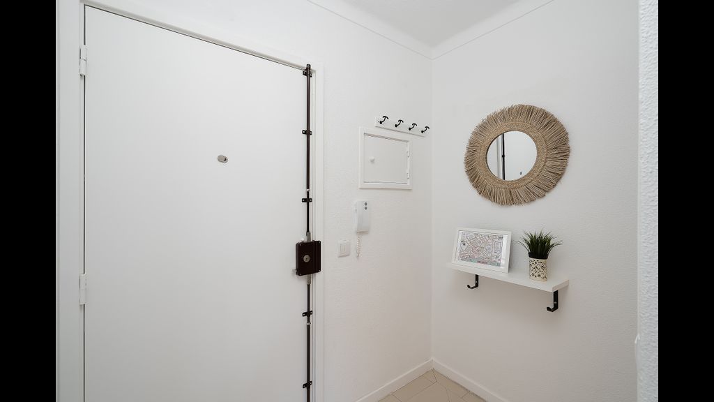 Sunny Studio W/ Balcony in Portimão by LovelyStay