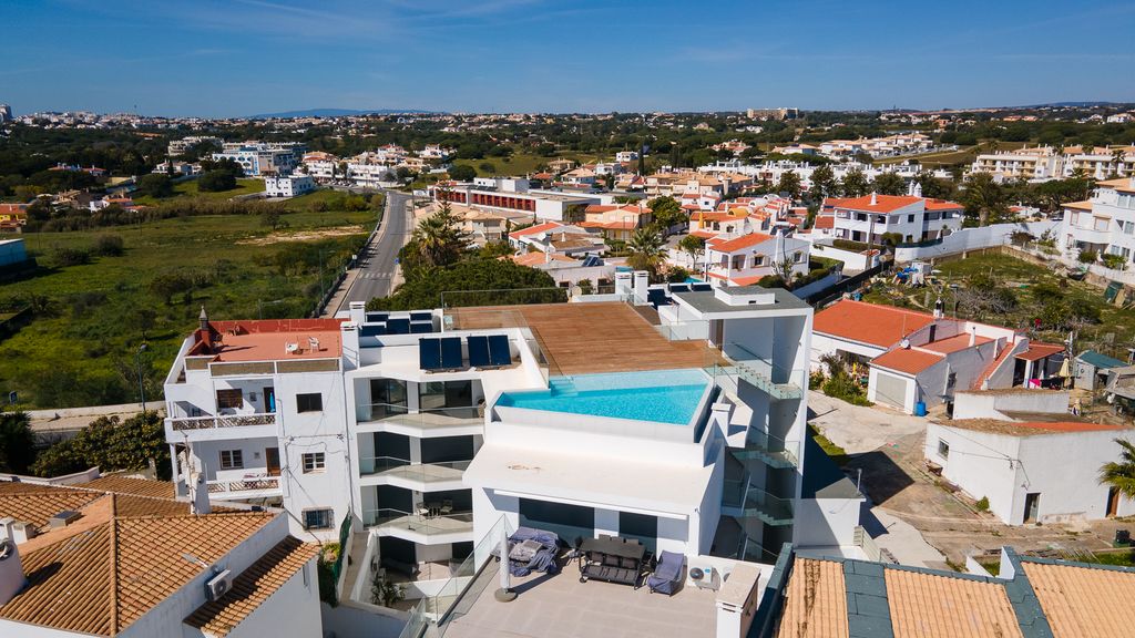 Dream Apartment W/Pool & Balcony by LovelyStay