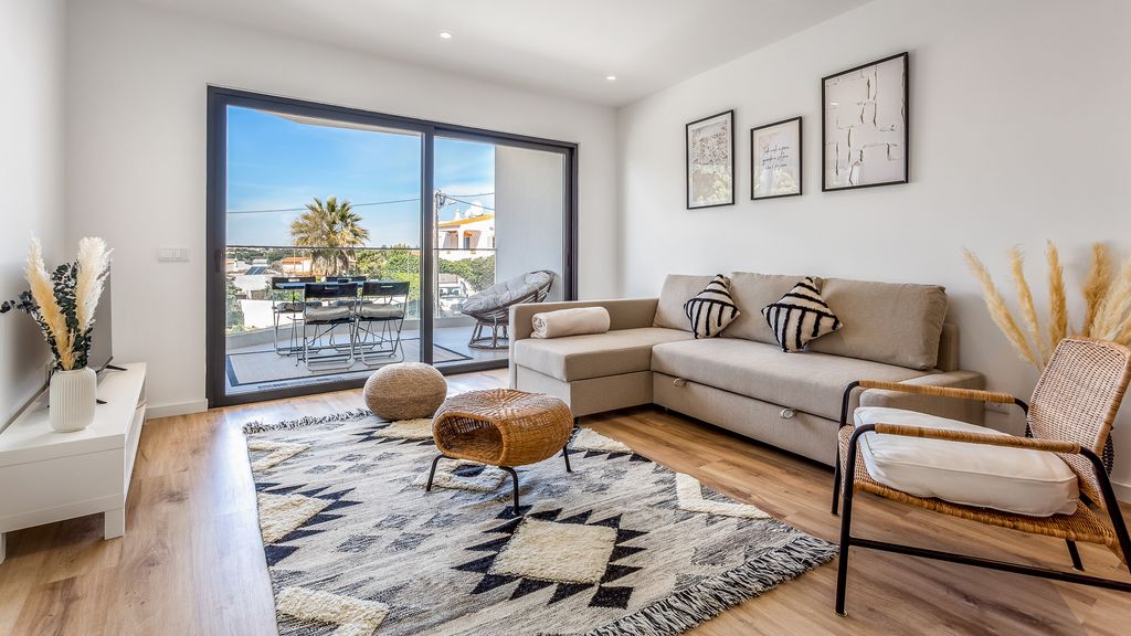 Dream Apartment W/Pool & Balcony by LovelyStay