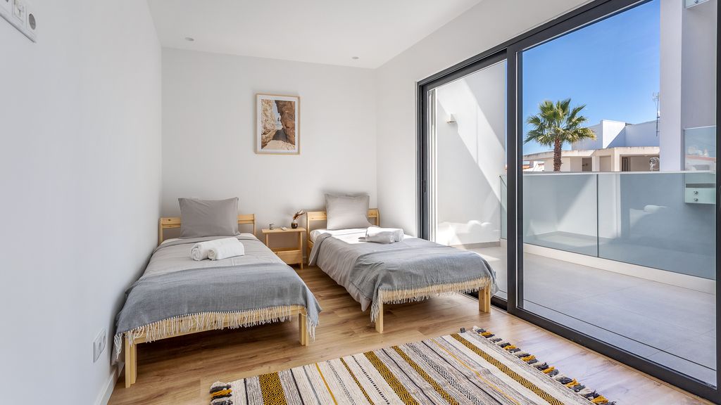 Dream Apartment W/Pool & Balcony by LovelyStay