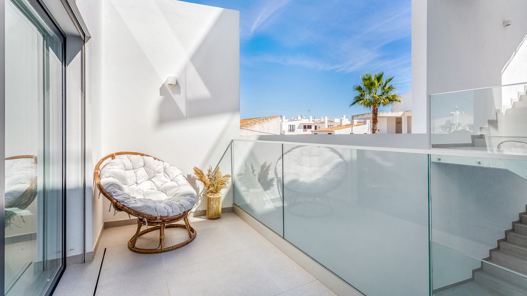Dream Apartment W/Pool & Balcony by LovelyStay