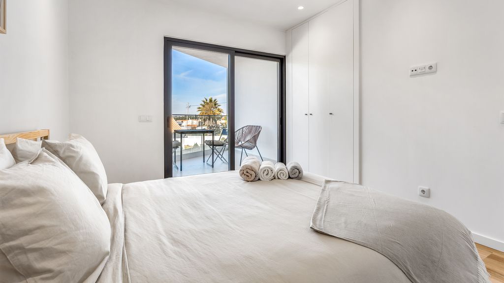 Dream Apartment W/Pool & Balcony by LovelyStay
