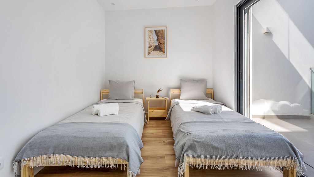 Dream Apartment W/Pool & Balcony by LovelyStay