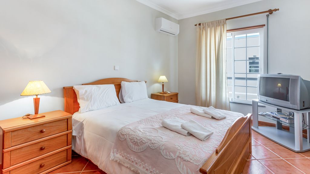 Luminous 3BDR Apartment W/Balcony by LovelyStay