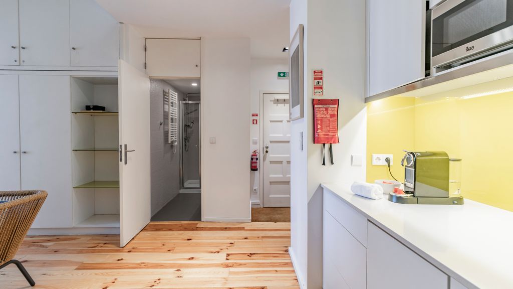 City Center Classic Flat by LovelyStay