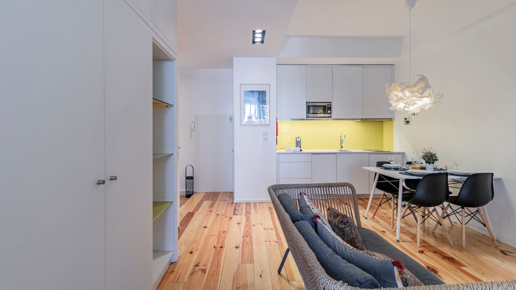 City Center Classic Flat by LovelyStay