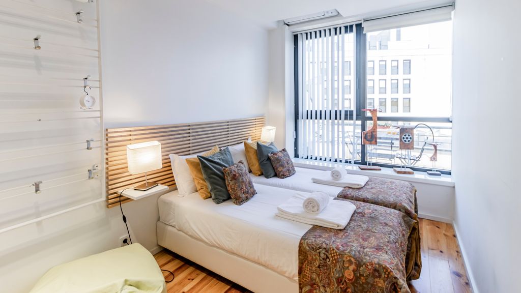 City Center Classic Flat by LovelyStay