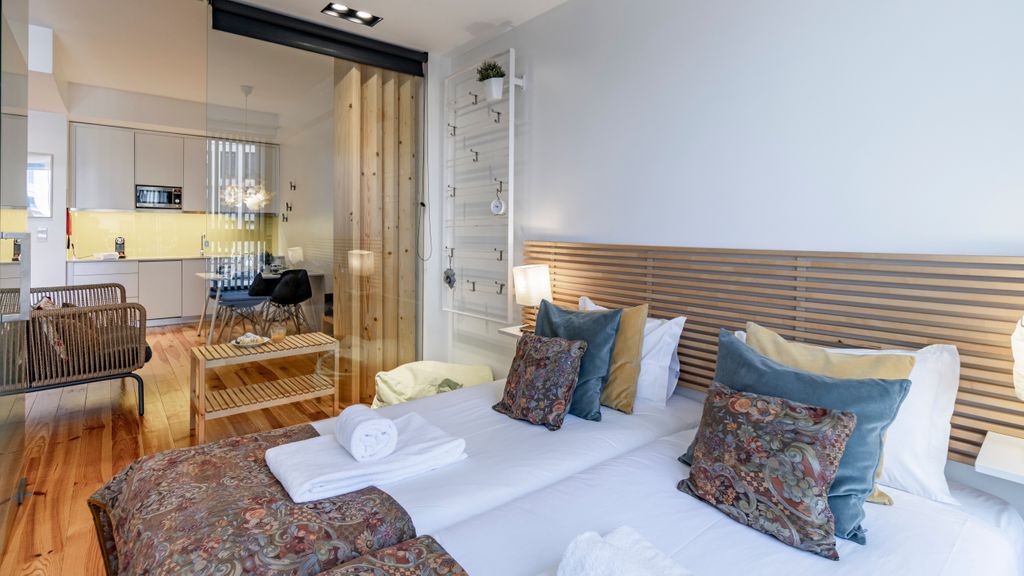 City Center Classic Flat by LovelyStay