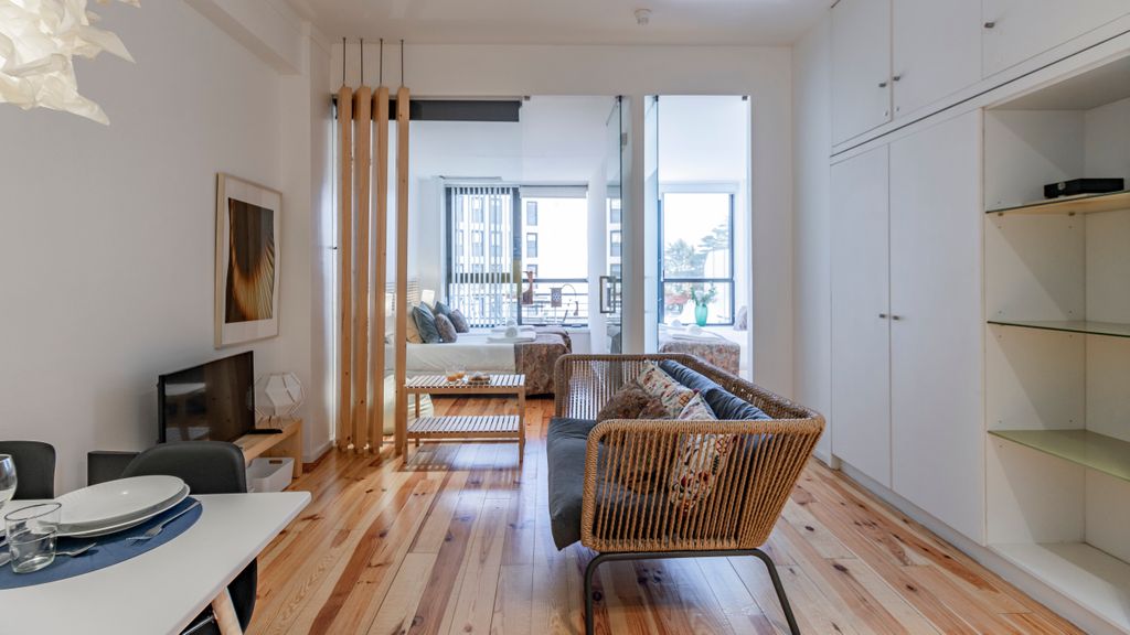 City Center Classic Flat by LovelyStay