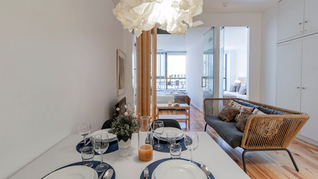 City Center Classic Flat by LovelyStay