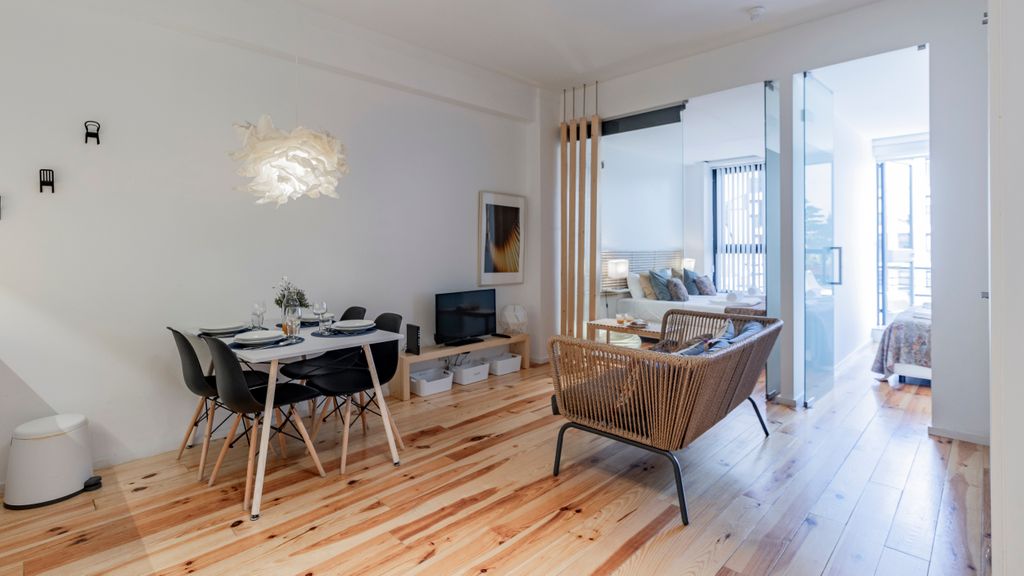 City Center Classic Flat by LovelyStay