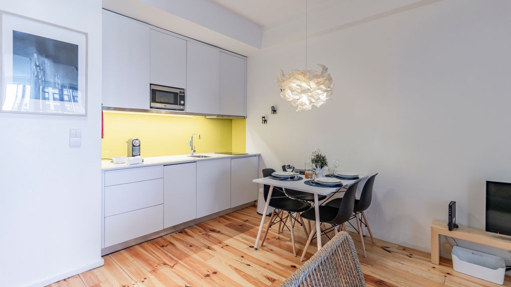 City Center Classic Flat by LovelyStay