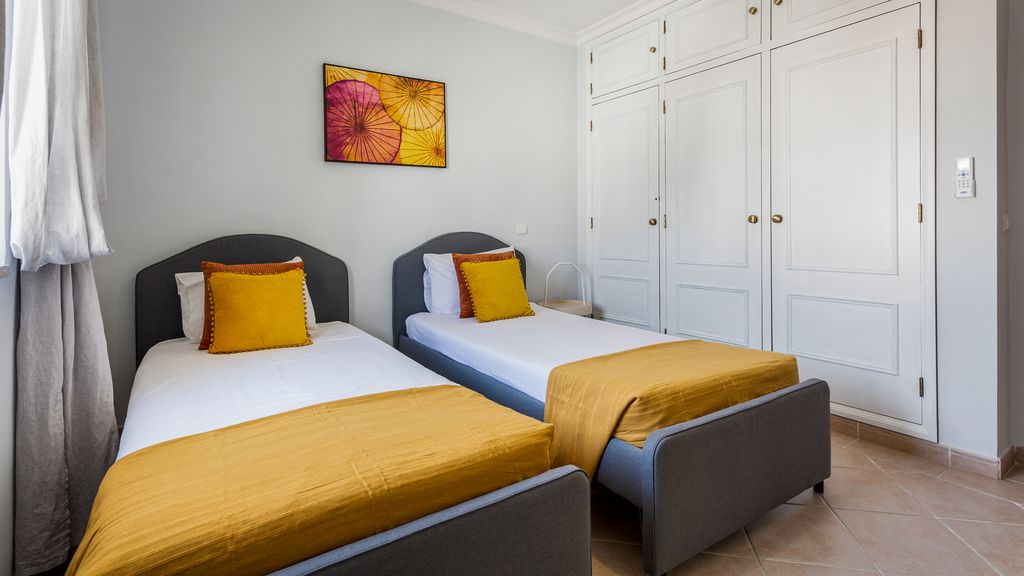 Albufeira 3BR w/ Pool & AC by LovelyStay