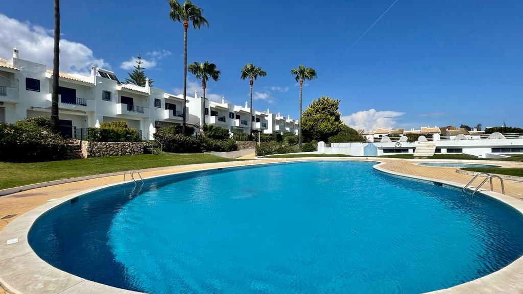 Albufeira 3BR w/ Pool & AC by LovelyStay
