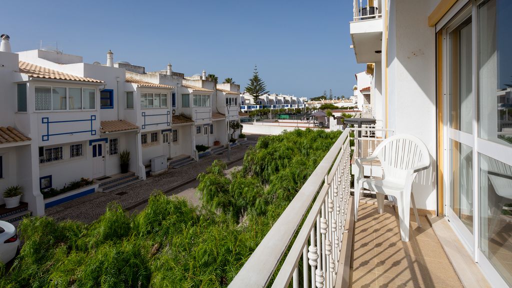 Albufeira 3BR w/ Pool & AC by LovelyStay