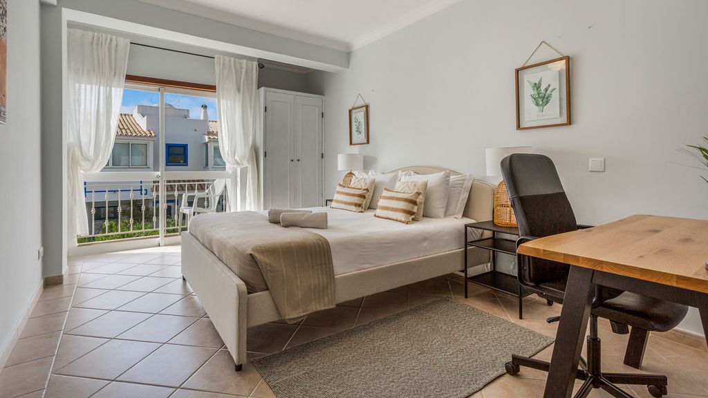 Albufeira 3BR w/ Pool & AC by LovelyStay
