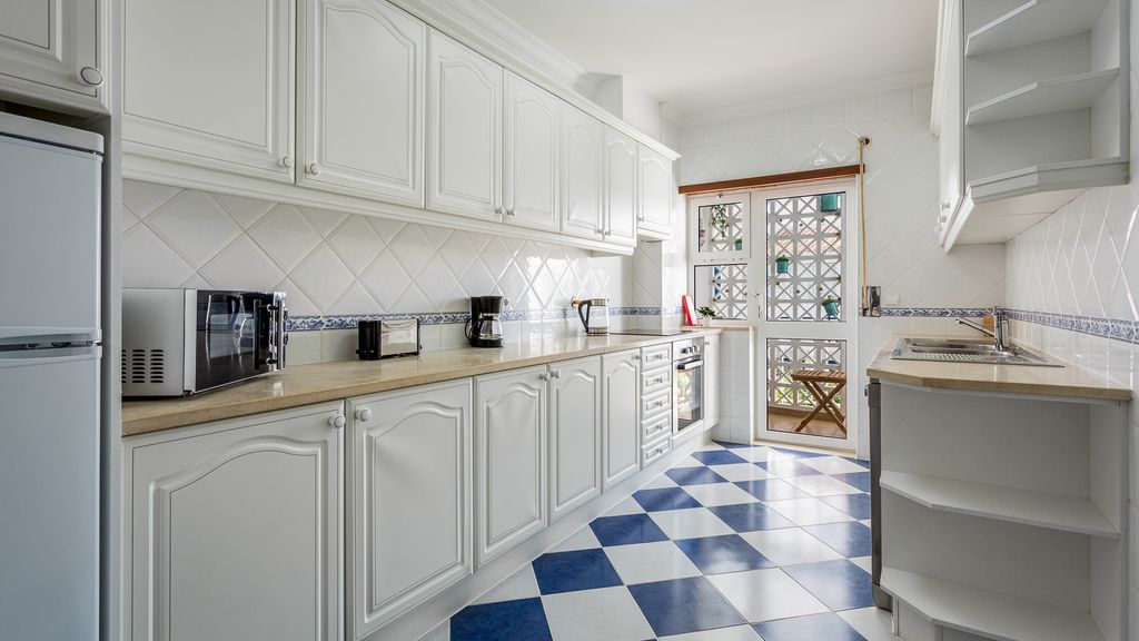 Albufeira 3BR w/ Pool & AC by LovelyStay