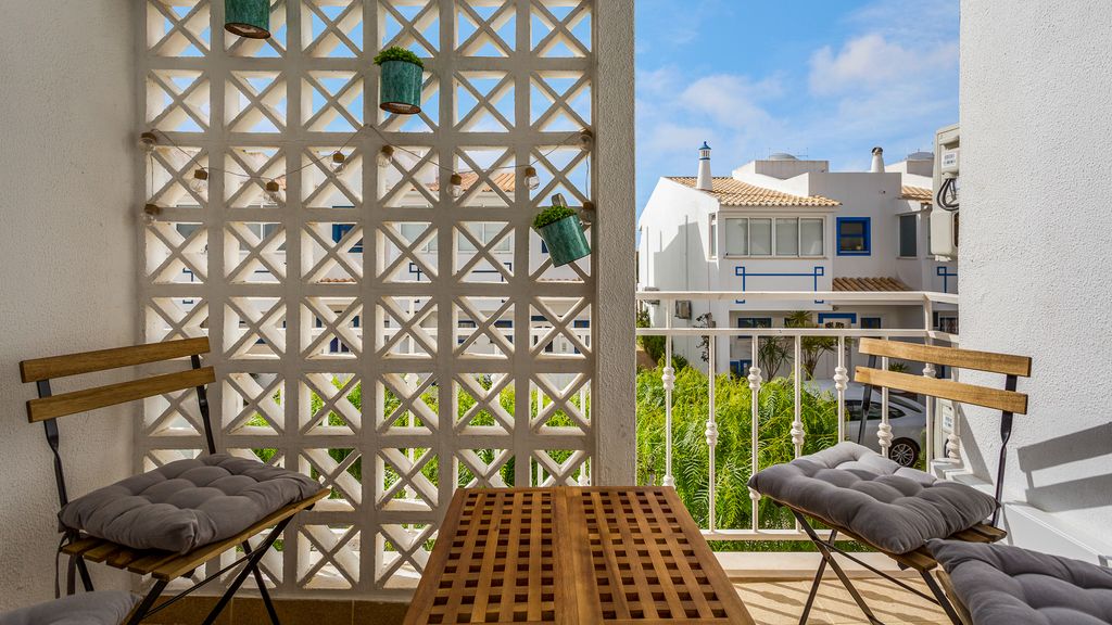 Albufeira 3BR w/ Pool & AC by LovelyStay