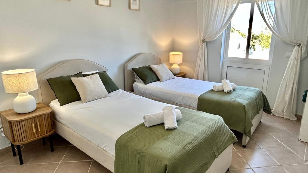Albufeira 3BR w/ Pool & AC by LovelyStay