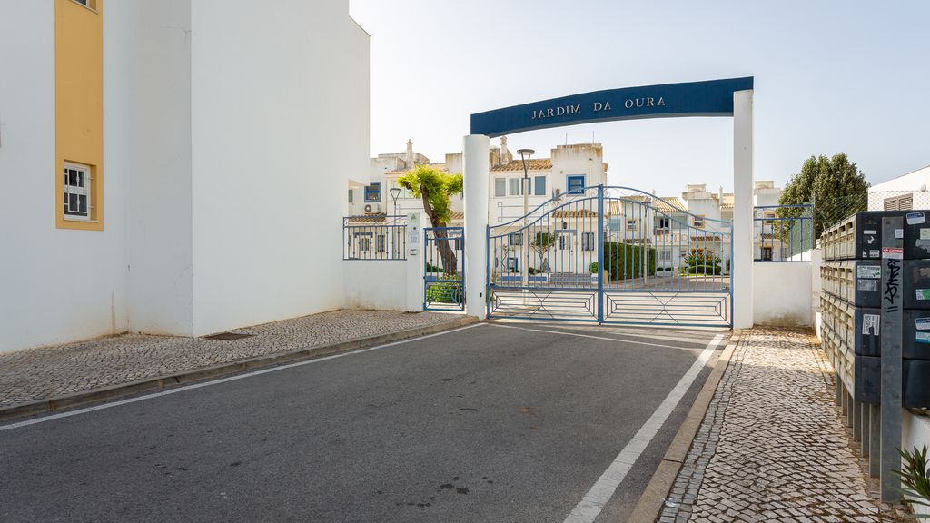 Albufeira 3BR w/ Pool & AC by LovelyStay