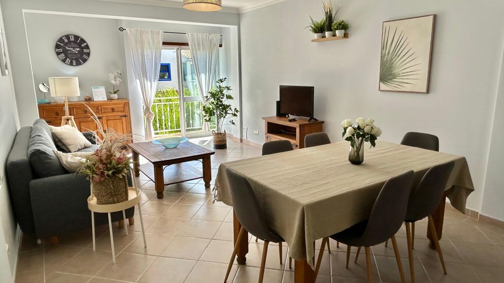 Albufeira 3BR w/ Pool & AC by LovelyStay