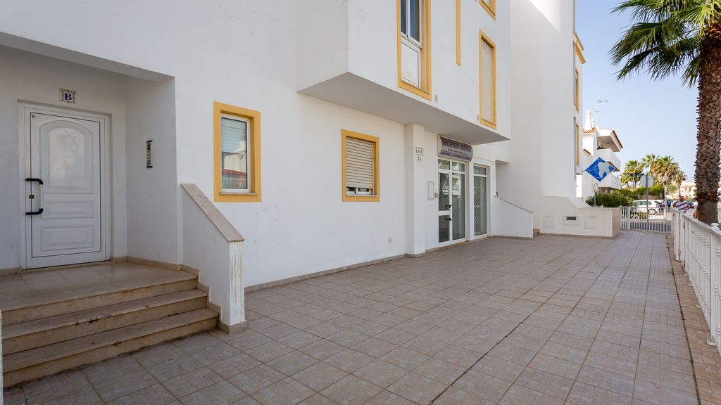 Albufeira 3BR w/ Pool & AC by LovelyStay
