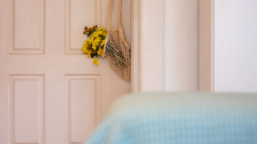 Porto 61 - Bright 2BR w/ Balcony by LovelyStay