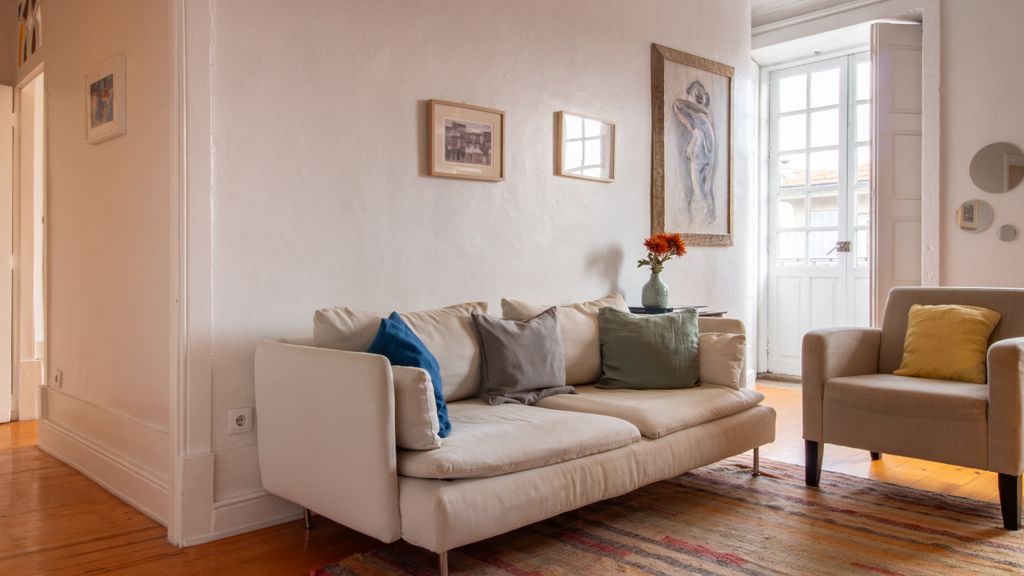 Porto 61 - Bright 2BR w/ Balcony by LovelyStay