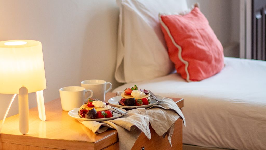 Porto 61 - Bright 2BR w/ Balcony by LovelyStay