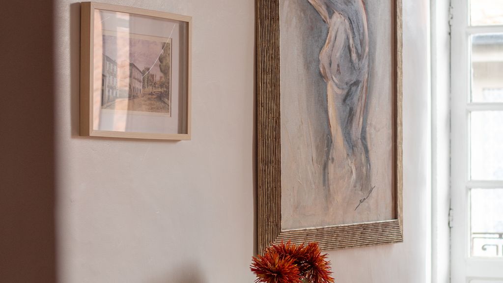 Porto 61 - Bright 2BR w/ Balcony by LovelyStay