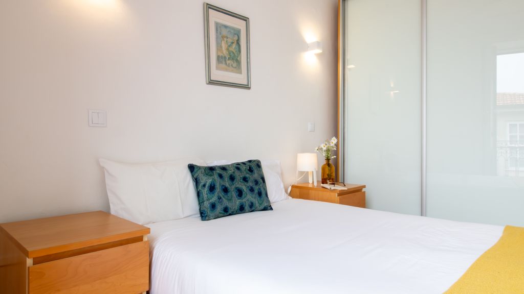 Porto 61 - Bright 2BR w/ Balcony by LovelyStay