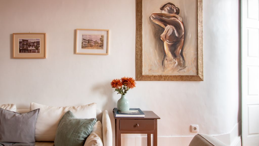 Porto 61 - Bright 2BR w/ Balcony by LovelyStay
