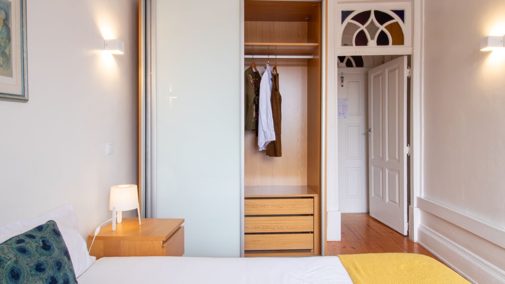 Porto 61 - Bright 2BR w/ Balcony by LovelyStay
