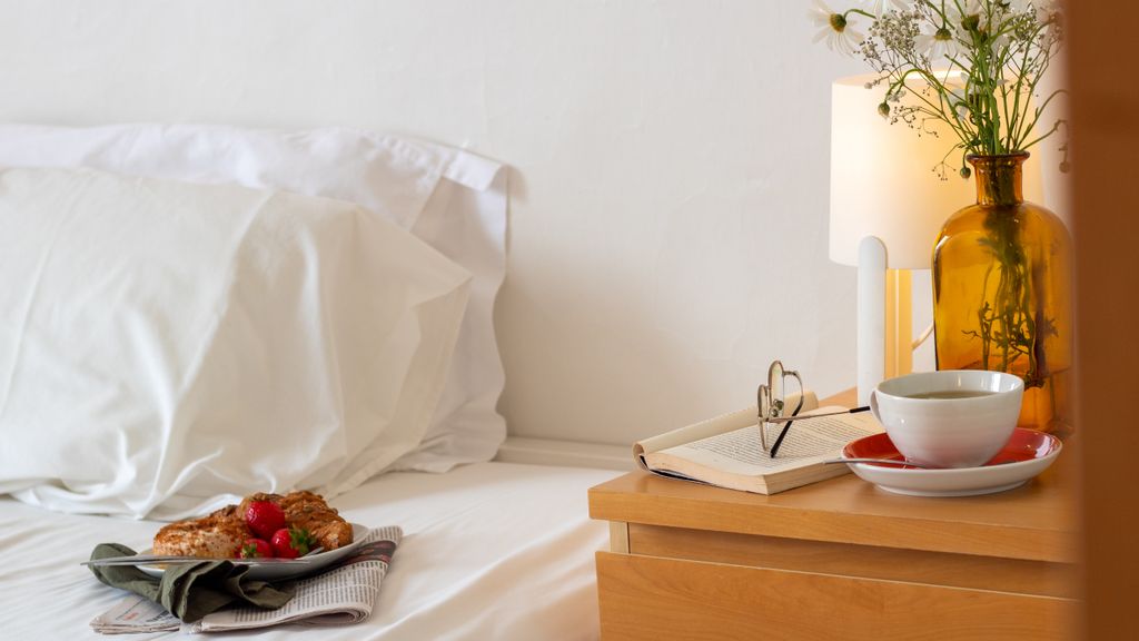 Porto 61 - Bright 2BR w/ Balcony by LovelyStay