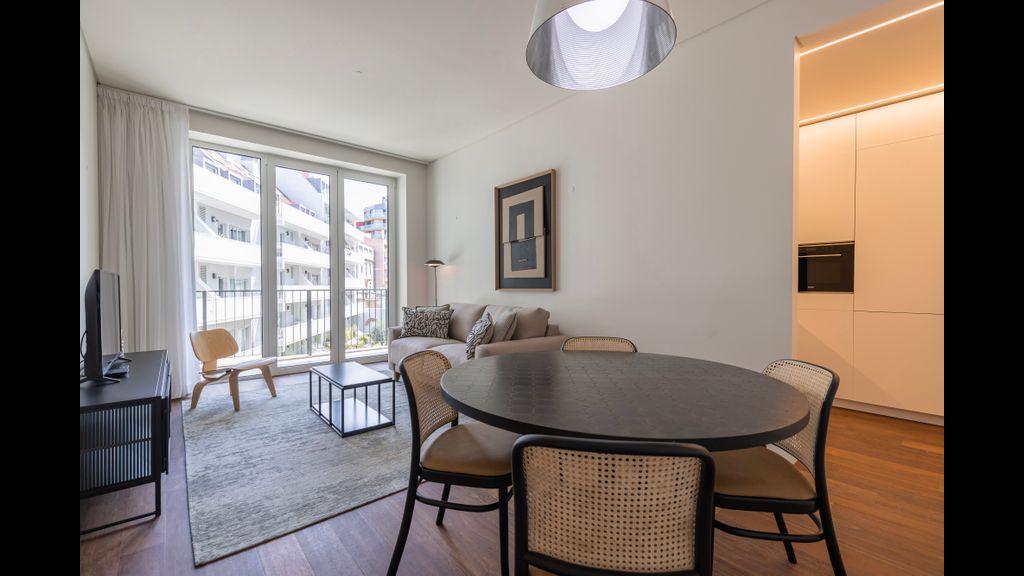 Deluxe Apartment in City Center by LovelyStay