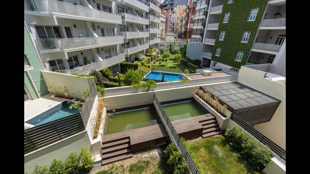 Deluxe Apartment in City Center by LovelyStay
