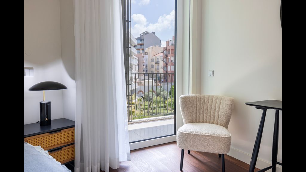Deluxe Apartment in City Center by LovelyStay