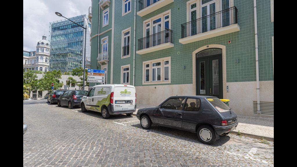 Deluxe Apartment in City Center by LovelyStay