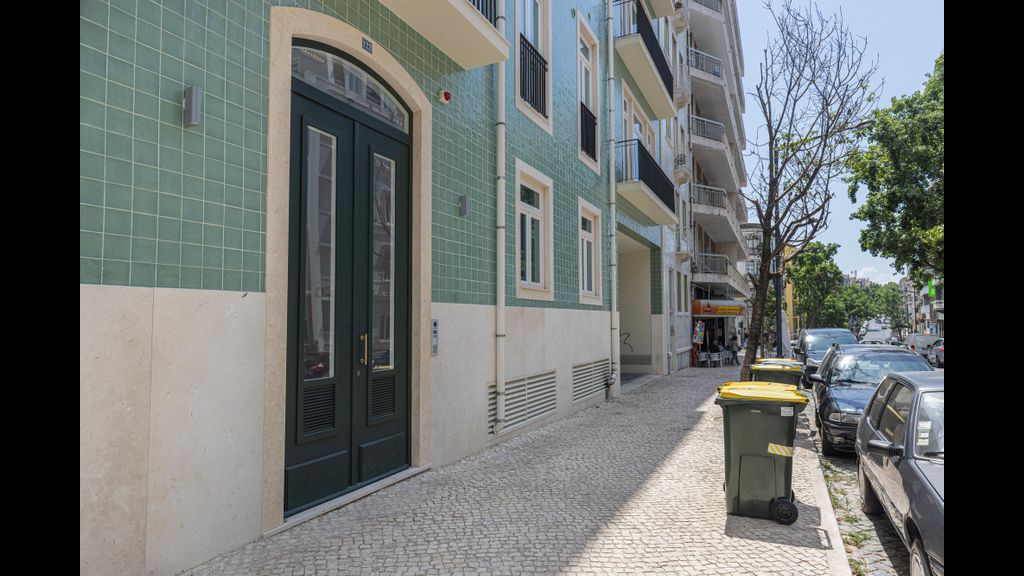 Deluxe Apartment in City Center by LovelyStay