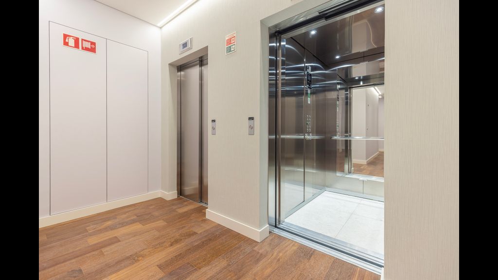 Deluxe Apartment in City Center by LovelyStay
