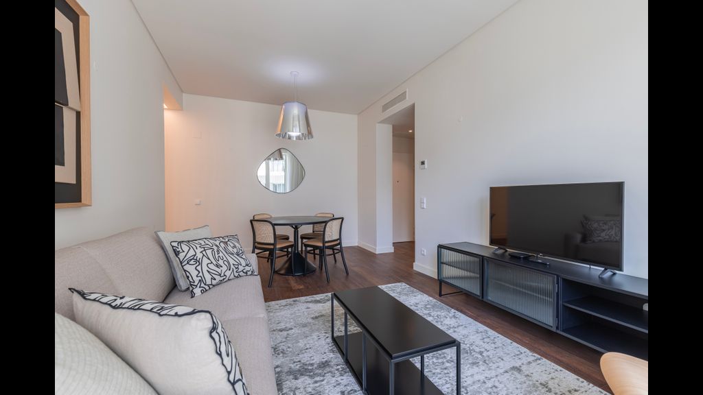 Deluxe Apartment in City Center by LovelyStay